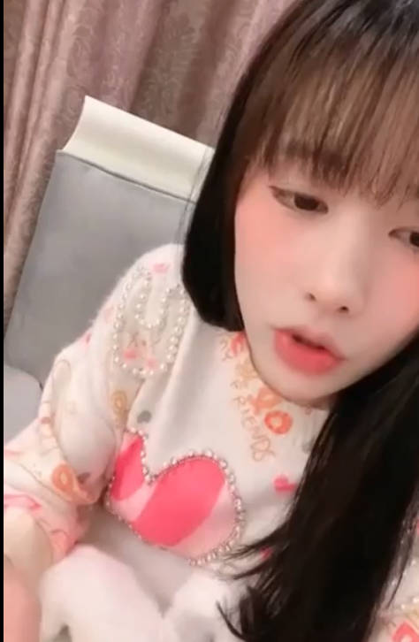 我心爱的小美女被爆菊了!疼的不断求饶~心痛 ~ !~ !~----~这么漂亮的菊花竟然被这个渣男给爆了!