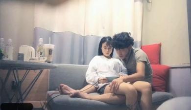 双花臂嫩妹激烈双飞!两穴齐开疯狂输出,娇喘浪叫不停歇